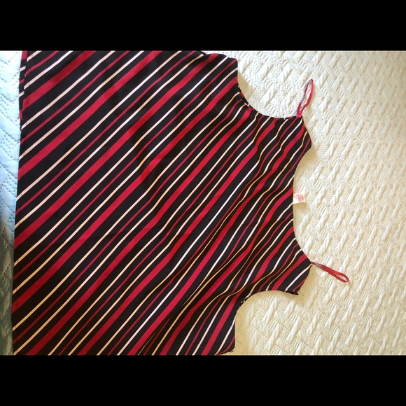 Red and black striped sleeveless blouse - Picture 3 of 3